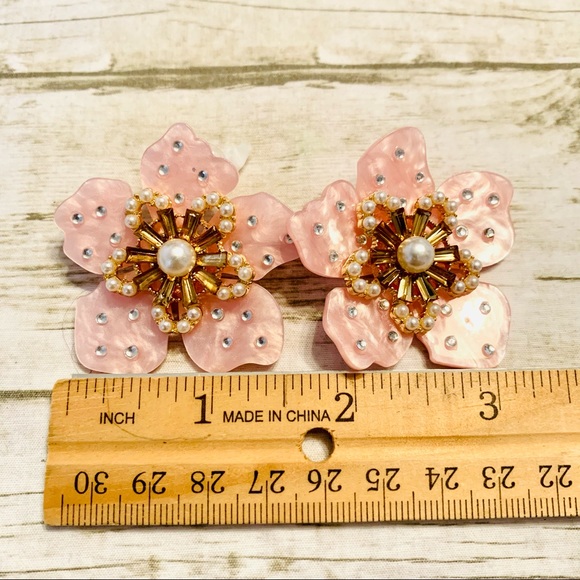 Mother Of Pearl Flower Earrings Light Pink/Gold - Picture 8 of 8